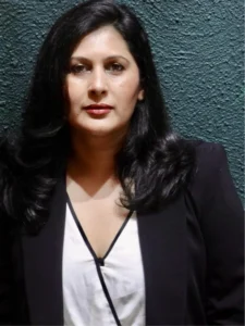 Aarti naik curator