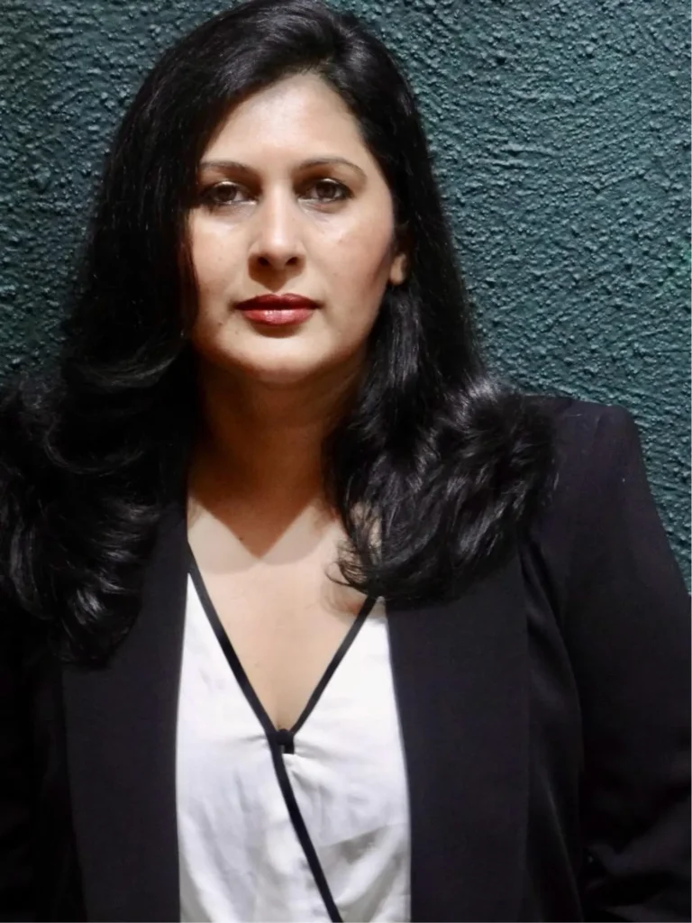 Aarti naik curator